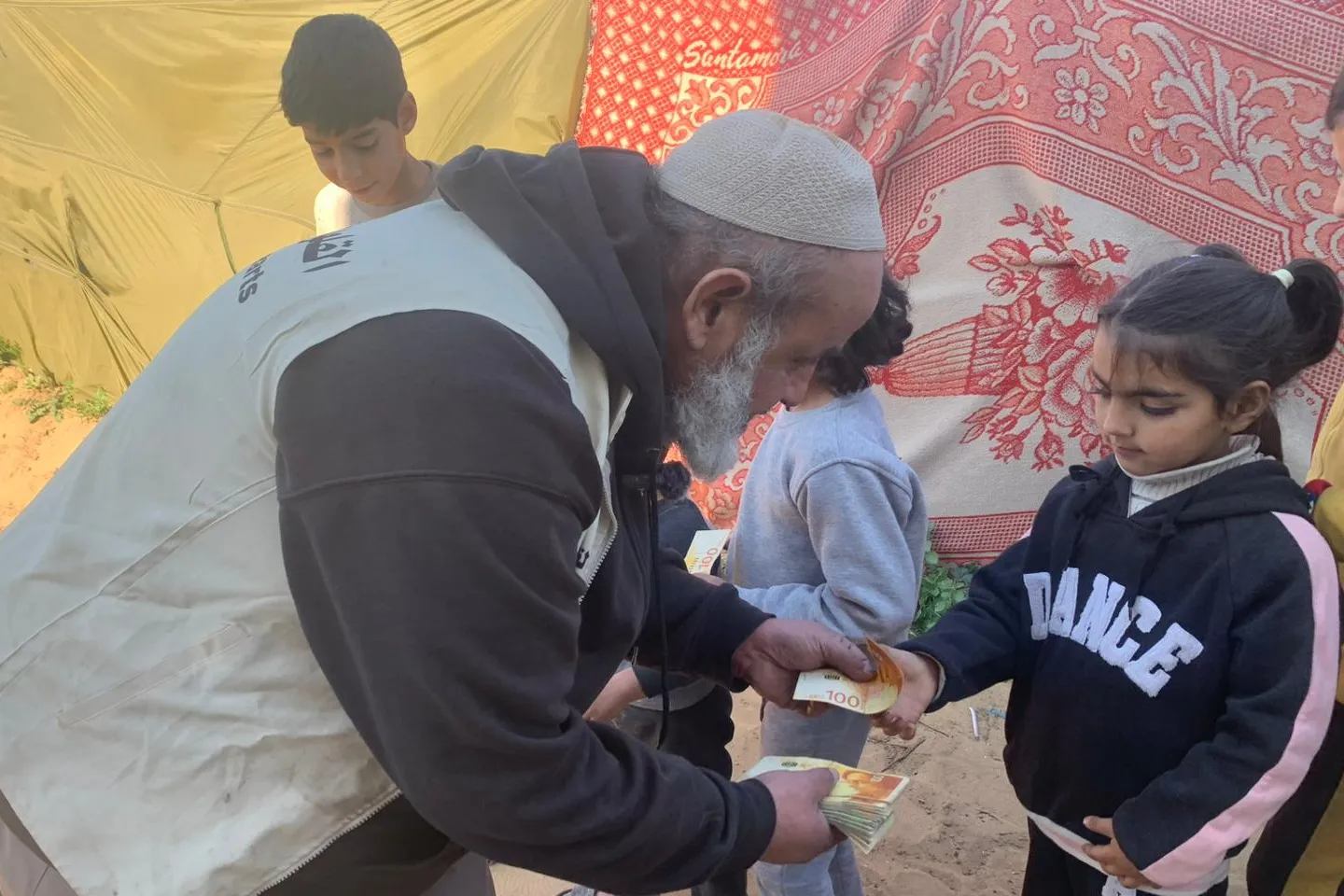 مُساعدات نقديّة