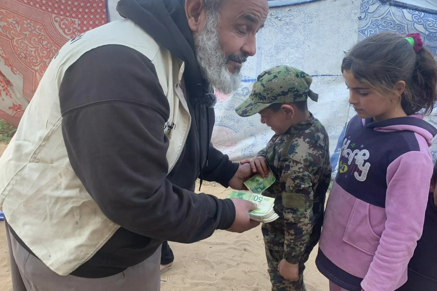 مُساعدات نقديّة